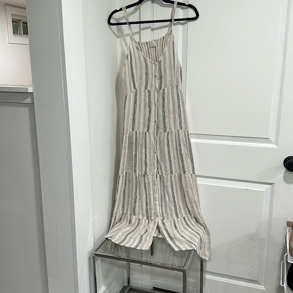 Gorgeous maxi dress, versatile, never worn